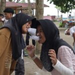 Keakraban yang Terjalin di Pantai Masaingi